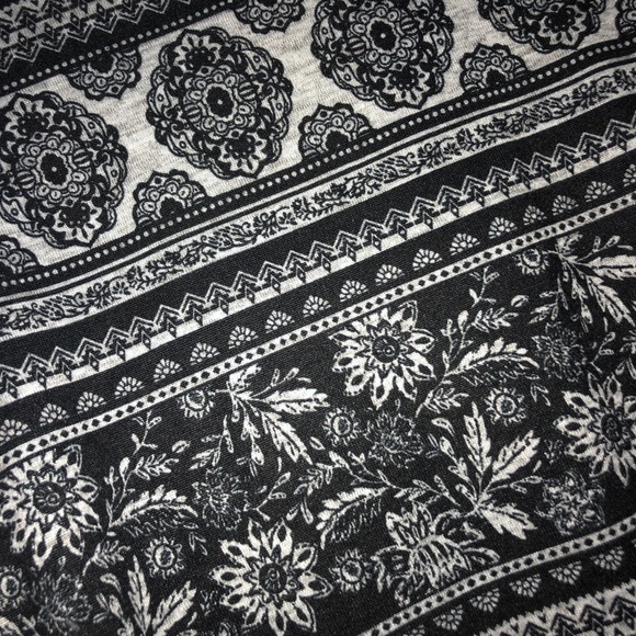 🌸Patterned Cardigan🌸 - Picture 3 of 5